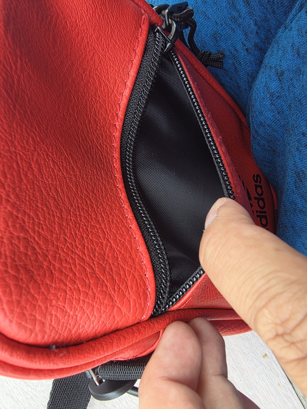 Adidas Red Crossbody Pouch Trefoil Logo (Unisex) - Picture 4 of 6